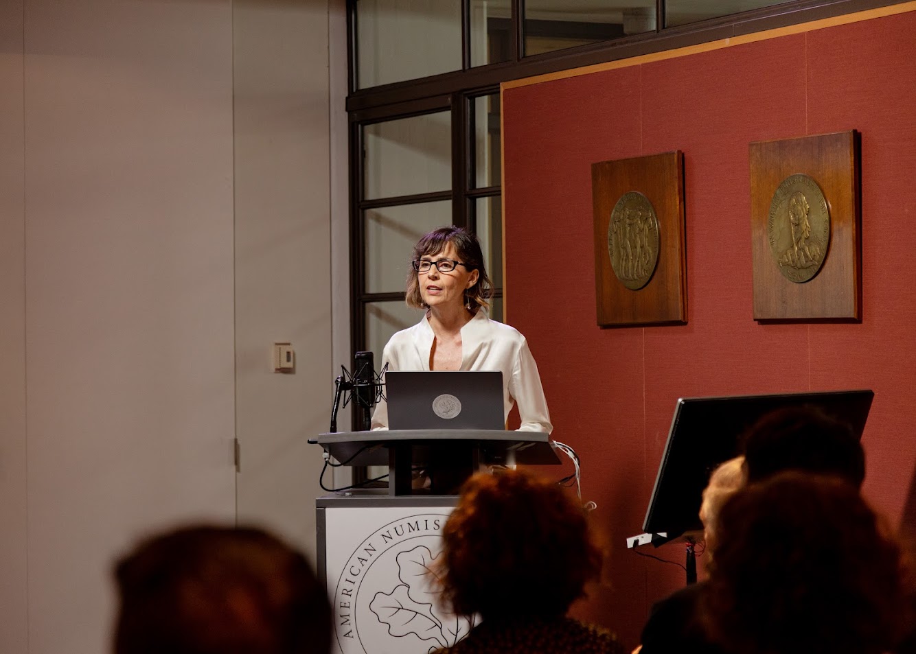 Un momento de la conferencia "Archer M. Huntington and Visigothic Coins: Revisiting La Capilla Hoard"