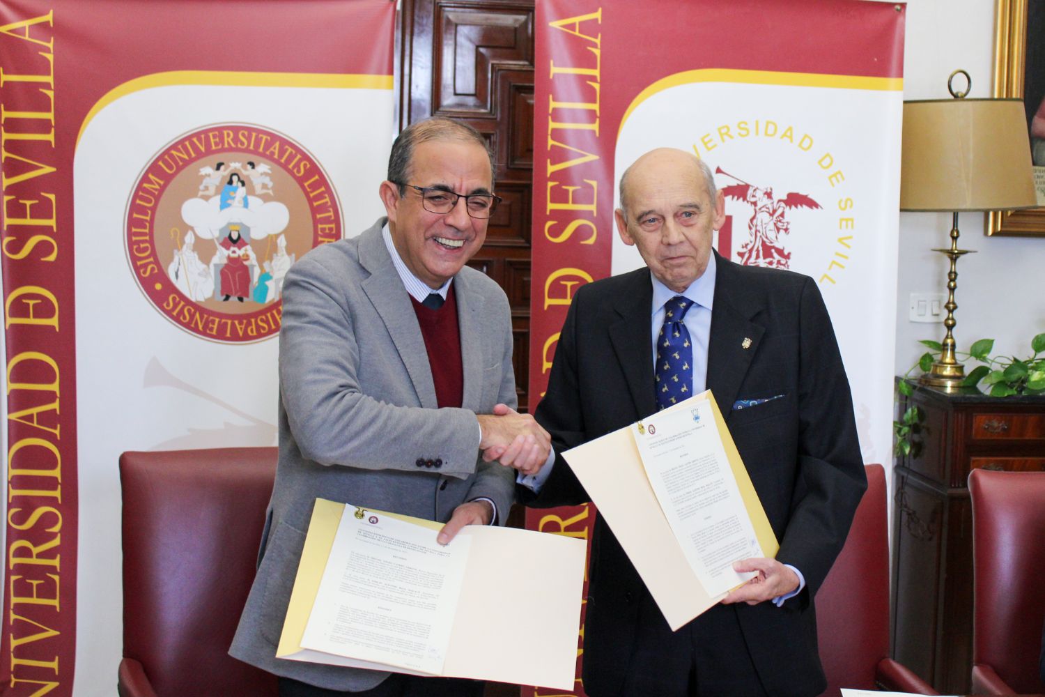 El rector de la US y el presidente del Ateneo