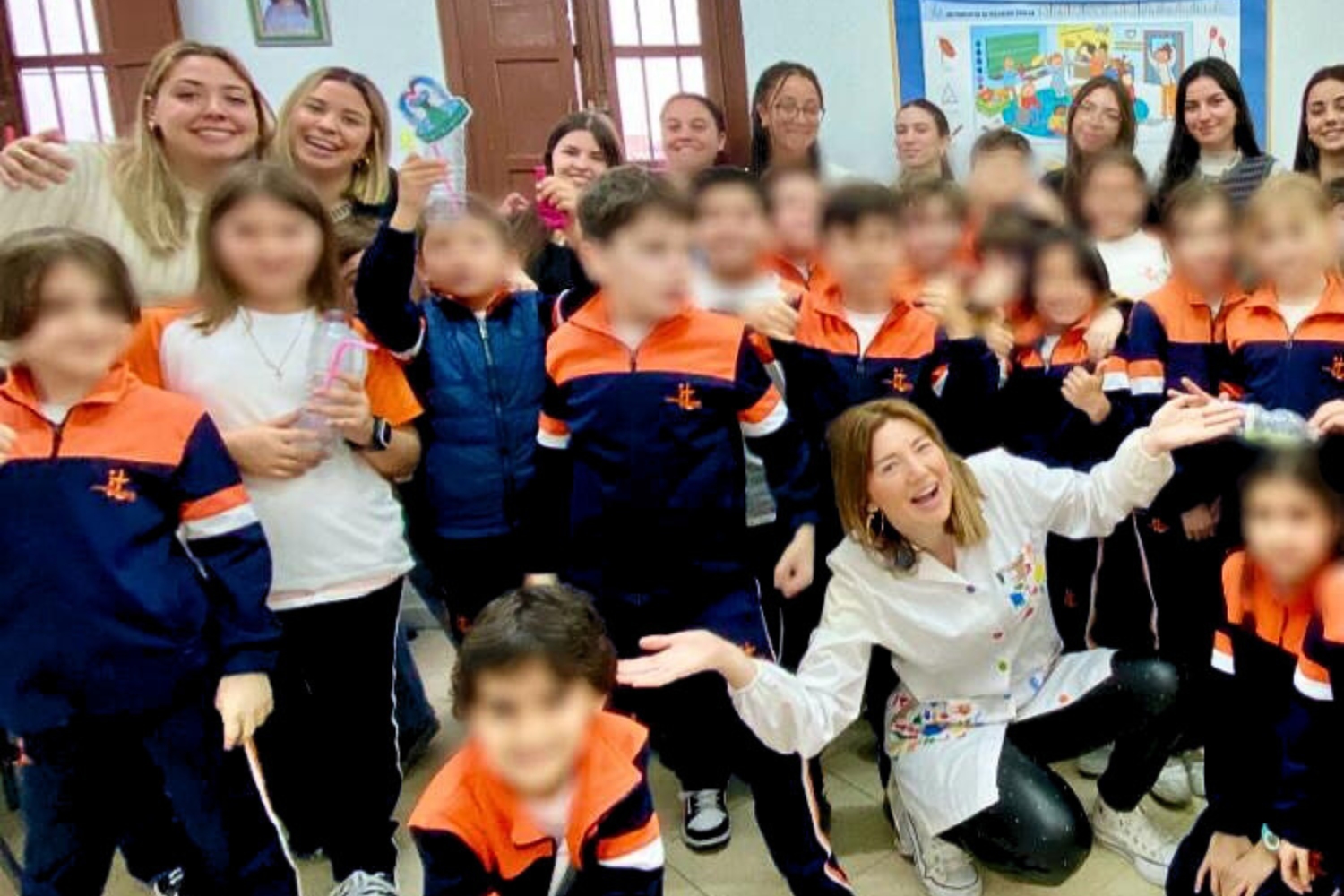 Gabriela Delord con los alumnos y alumnas