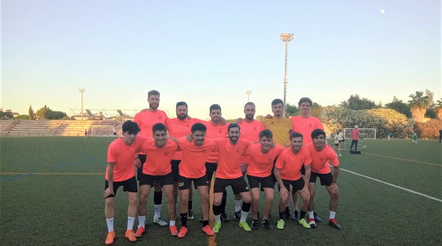 Equipo antes de empezar su partido