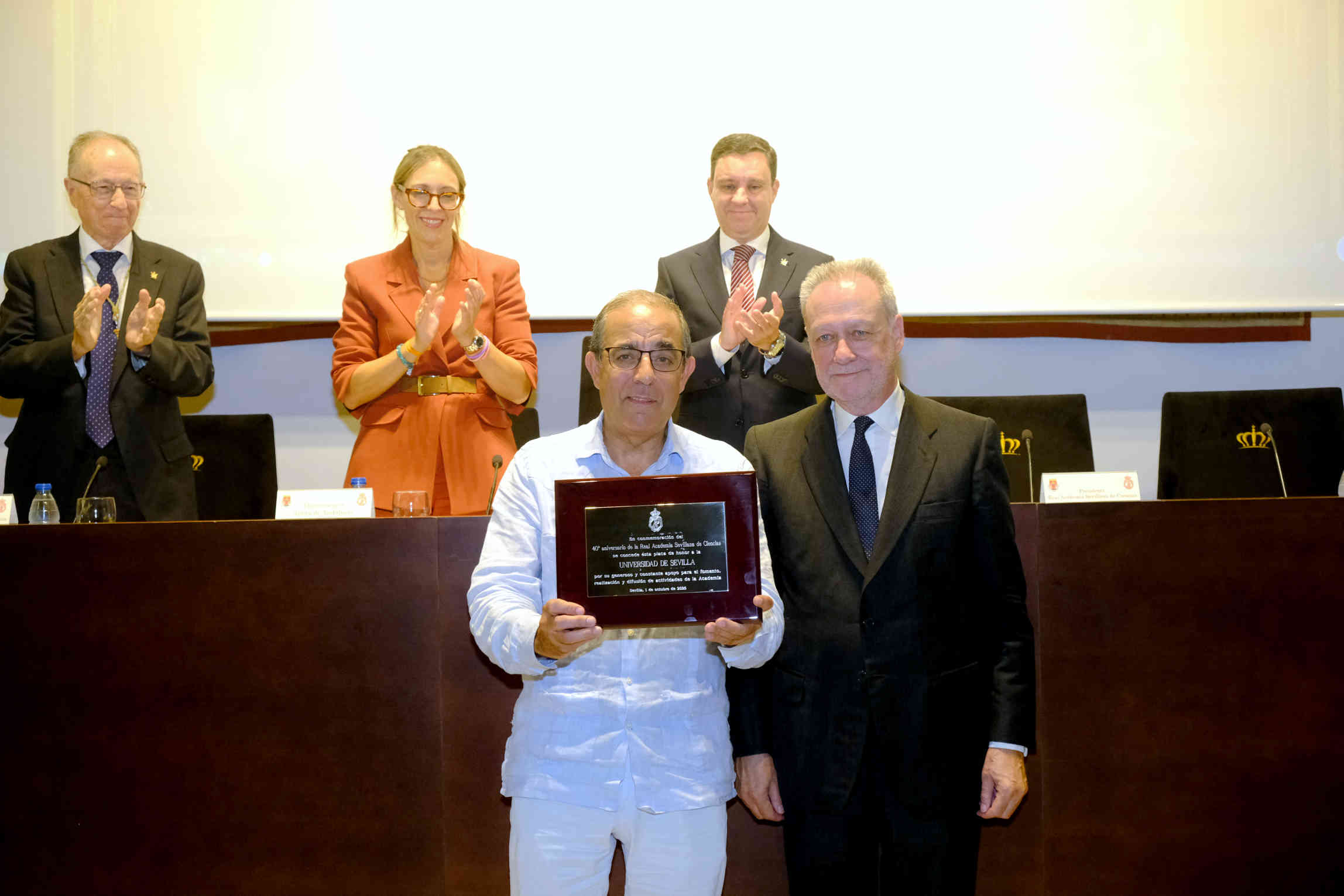 El rector de la US, Miguel Ángel Castro y el presidente de la RASC, Miguel Ángel de la Rosa Acosta.
