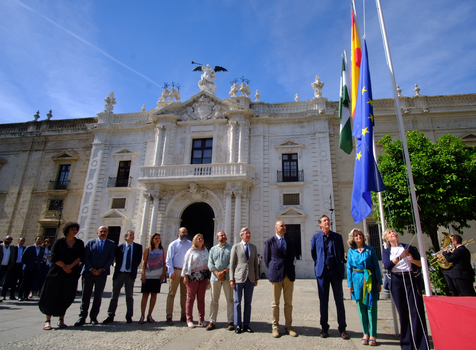 izada bandera de Europa