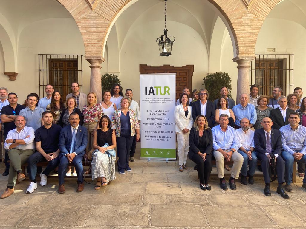 Representantes de las tres sedes en en encuentro de IATUR.