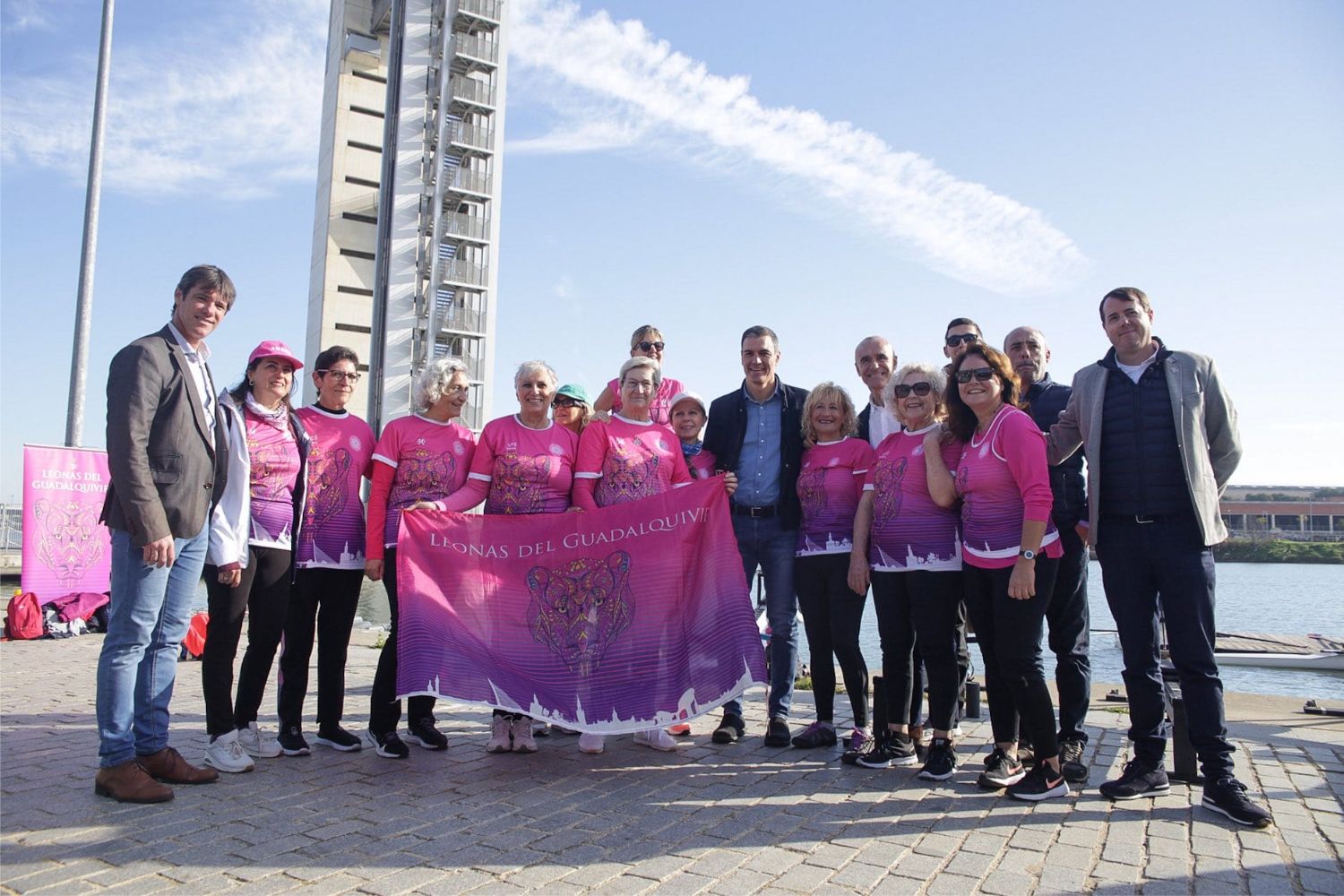 Pedro Sánchez con las Leonas del Guadalquivir