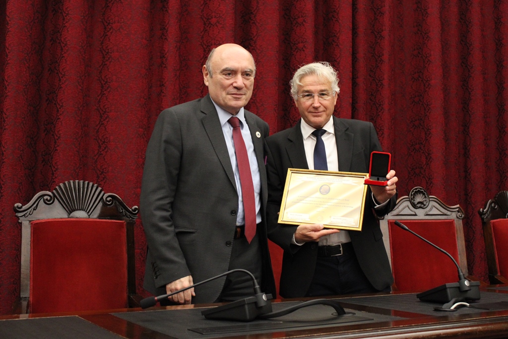 Javier Padillo recibe el premio