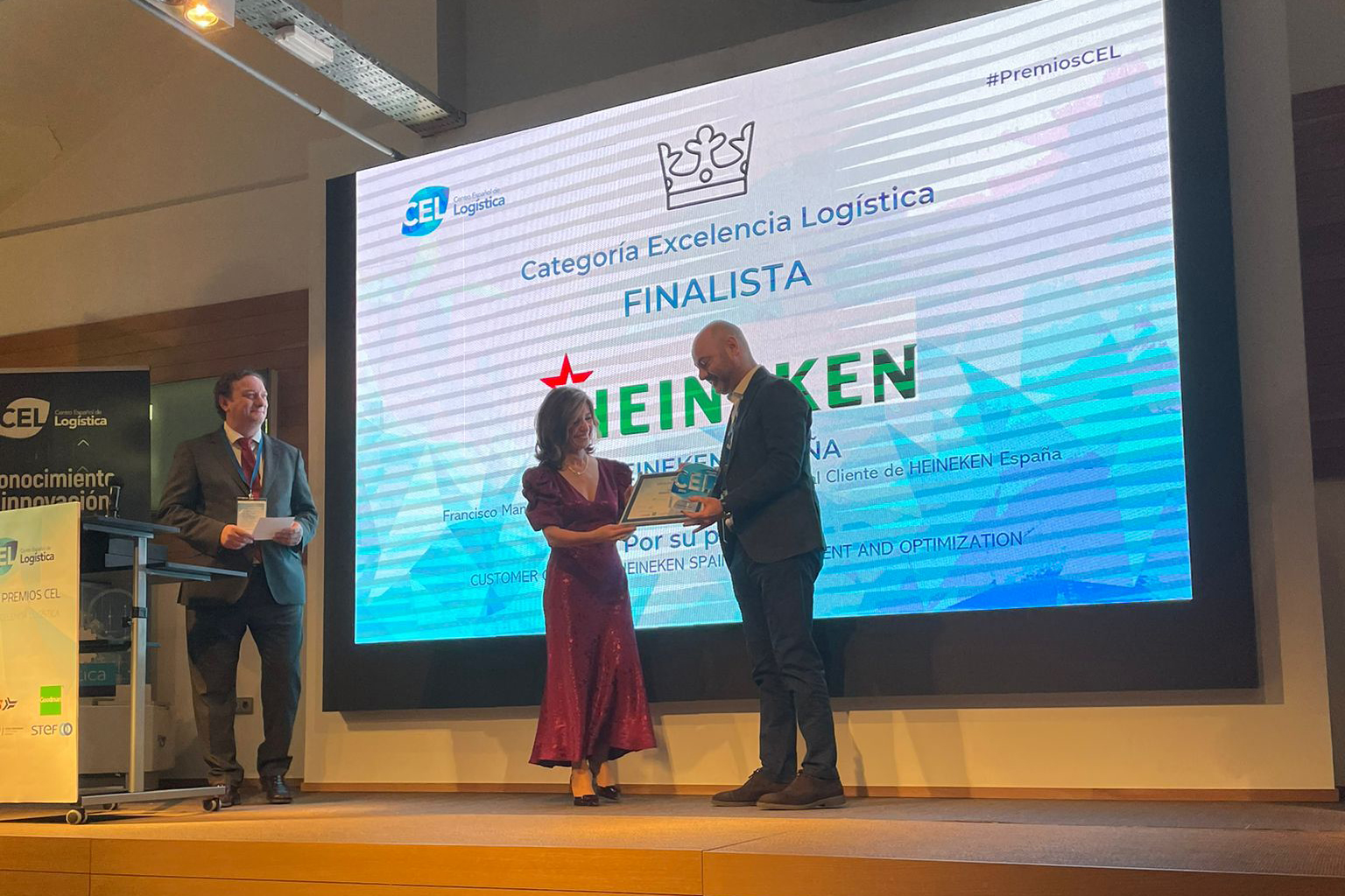 El responsable del departamento de 'Customer Service' de HEINEKEN ESPAÑA recoge el premio en Madrid