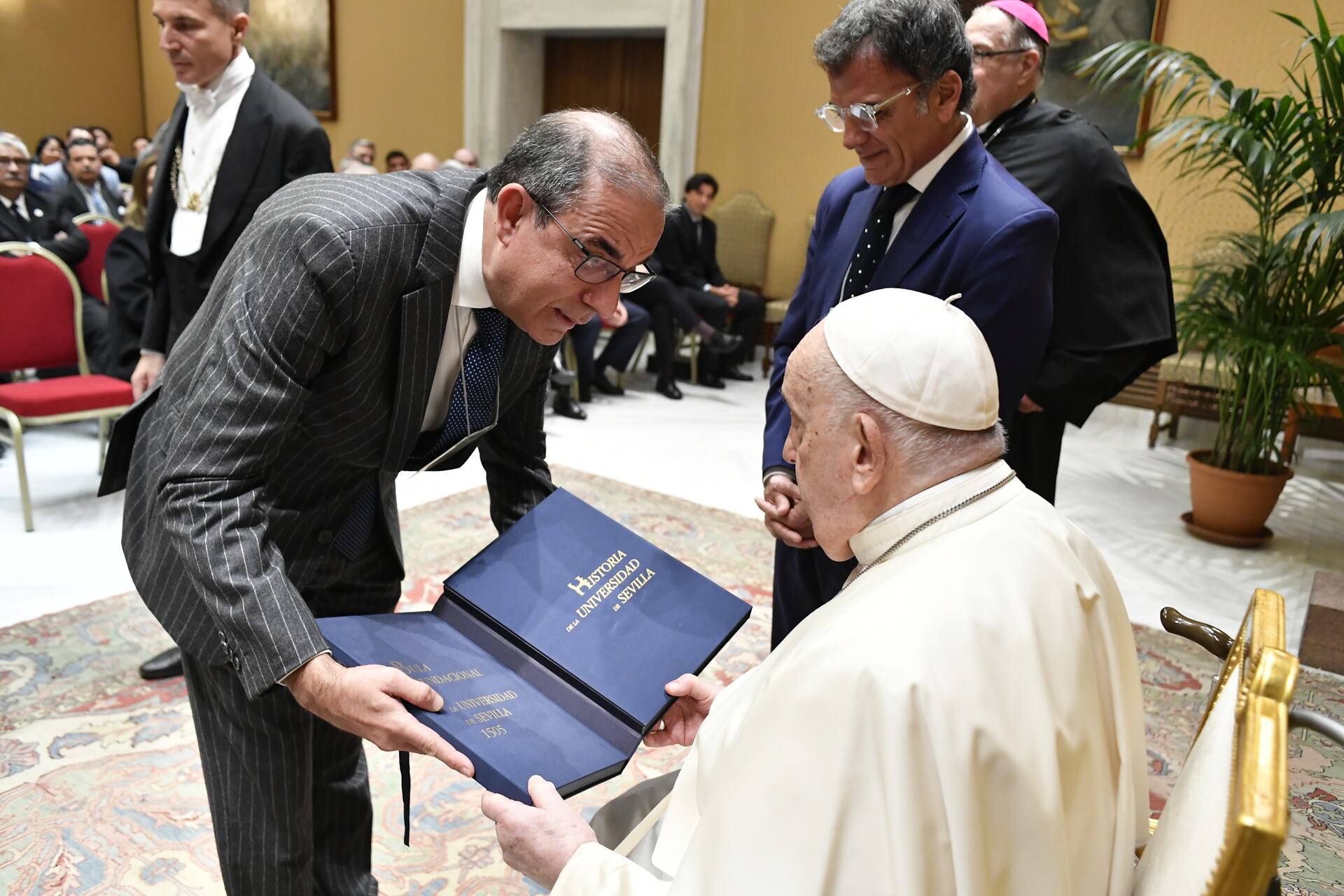 La Universidad de Sevilla lamenta la muerte del Papa Francisco