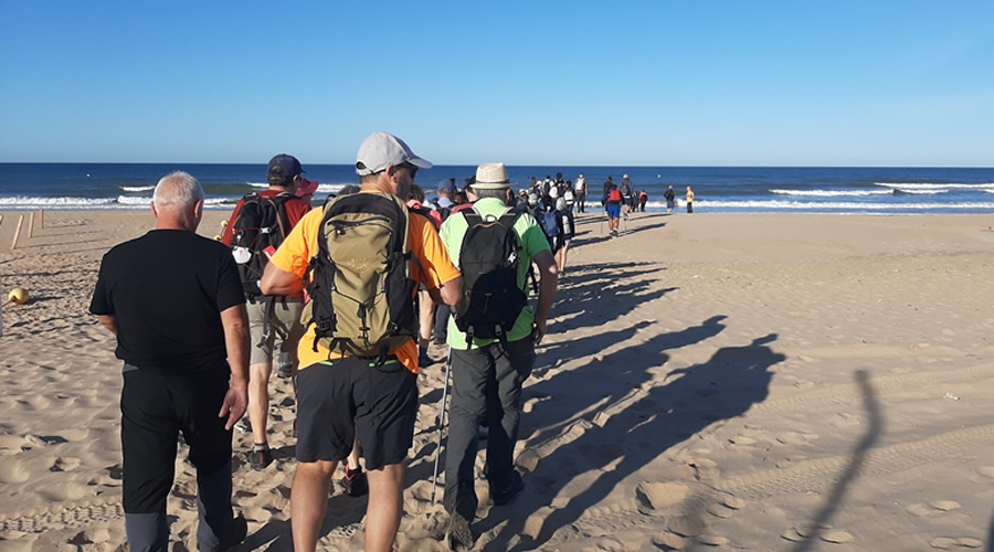 senderismo en la playa